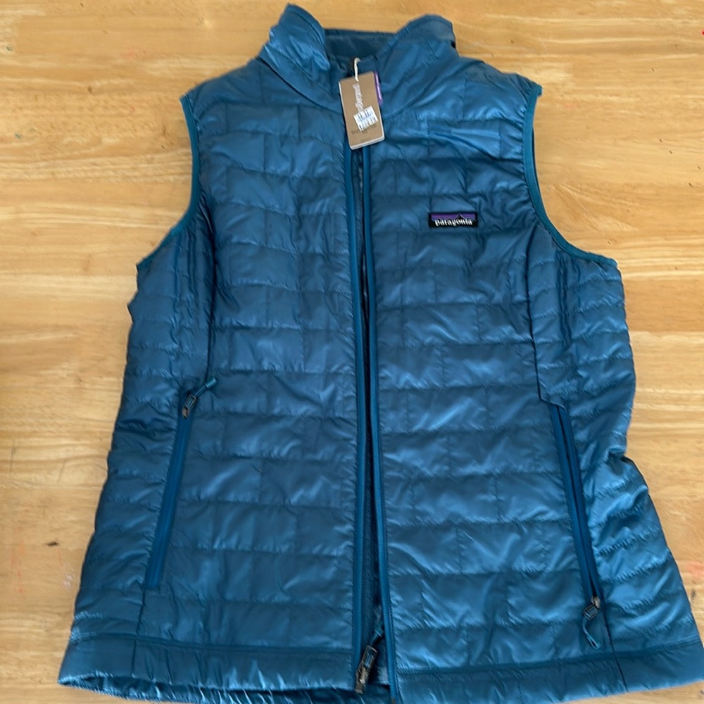Patagonia lightweight vest for women. 
Never worn, impulse vacation purchase.